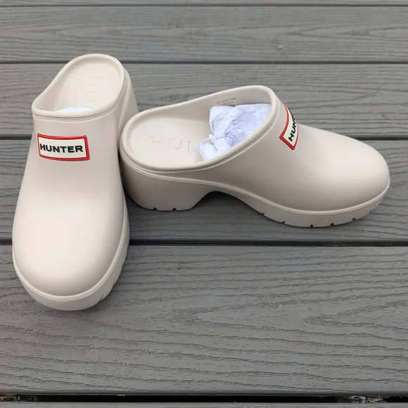 Hunter White Clogs - Picture 2 of 4
